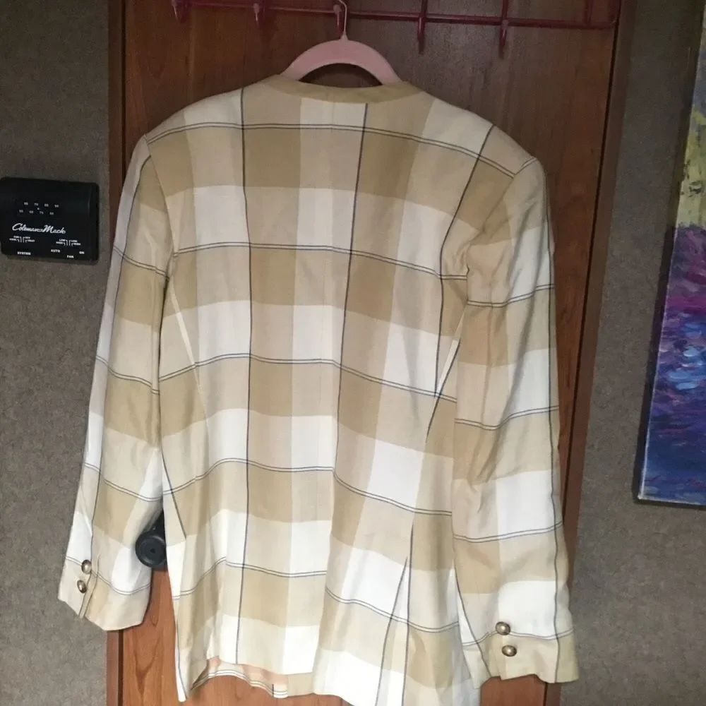 NWOT. Kasper Brand Women’s Size 12  Tans, Cream and Black Check Jacket
